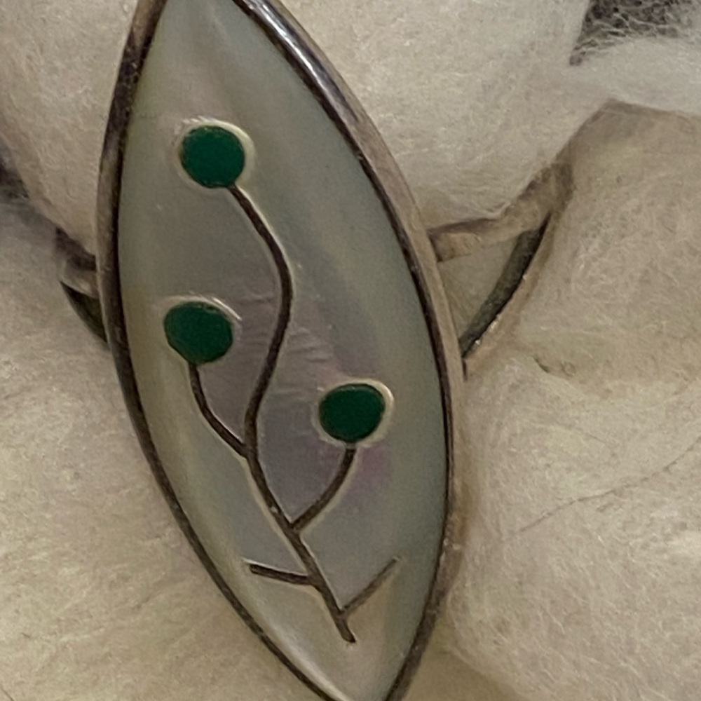 Vintage Zuni Sterling Silver Mother of Pearl Turquoise Inlay Size 4.5